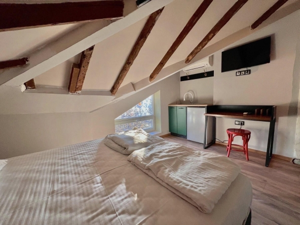 Дава се под наем Едностаен апартамент в Варна, Център - 30 кв.м за 378.93 € - Снимка #1