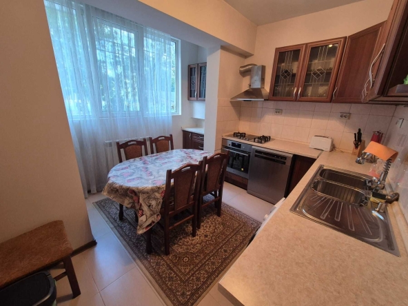 Дава се под наем Тристаен апартамент в София, Свобода - 93 кв.м за 698.19 € - Снимка #1