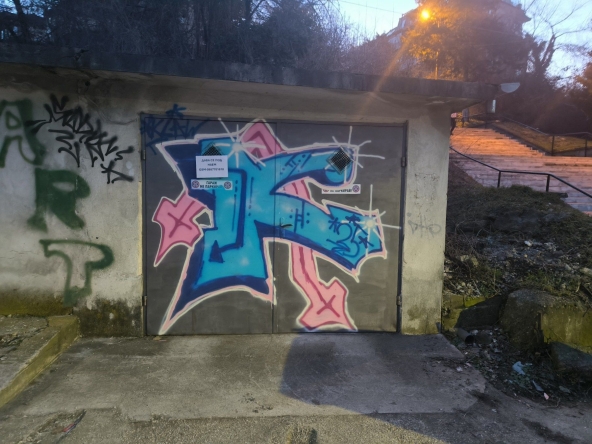 Дава се под наем Гараж / Паркомясто в Велико Търново, Център - 14 кв.м за 119.34 € - Снимка #1