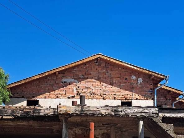 Къща в с. Буковлък, Област Плевен - 83 кв.м за 458 €/кв.м - Снимка #1