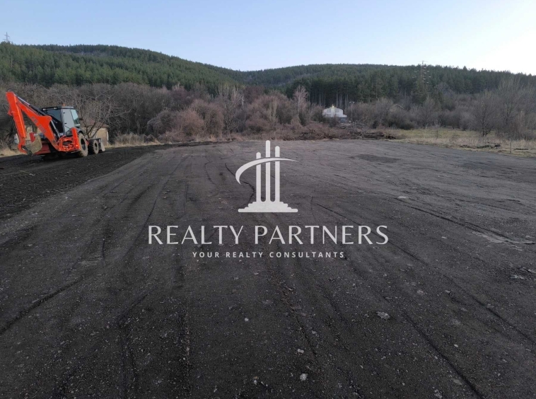 Дава се под наем Парцел в Перник, Калкас - 500 кв.м за 248.88 € - Снимка #1