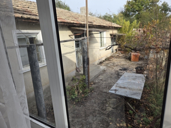 Дава се под наем Къща в к.к. Св.Св. Константин и Елена - 50 кв.м за 199.41 € - Снимка #1