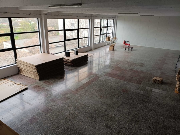 Дава се под наем Склад в София, Център - 100 кв.м за 1273.47 € - Снимка #1