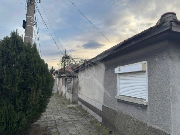 Къща в Първомай - 640 кв.м за 48 €/кв.м - Снимка #1