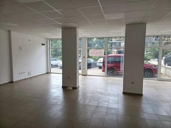 Дава се под наем Магазин в Стара Загора, Била - 1100 кв.м за 598.23 € - Снимка #1