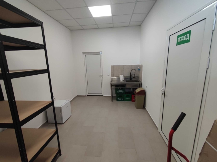 Магазин в Стара Загора, Три чучура - север - 75 кв.м за 1667 €/кв.м - Снимка #1