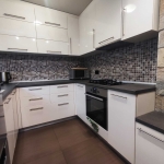 Дава се под наем Тристаен апартамент в Ямбол, Аврен - 86 кв.м за 510.51 € - Снимка #1