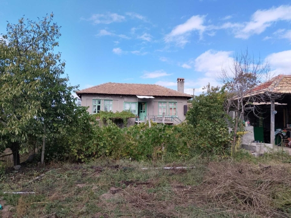 Къща в с. Брестак, Област Варна - 100 кв.м за 250 €/кв.м - Снимка #1