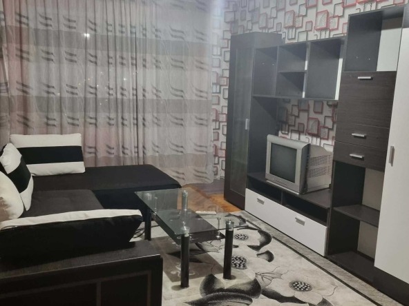 Дава се под наем Тристаен апартамент в Кюстендил, Център - 100 кв.м за 298.86 € - Снимка #1