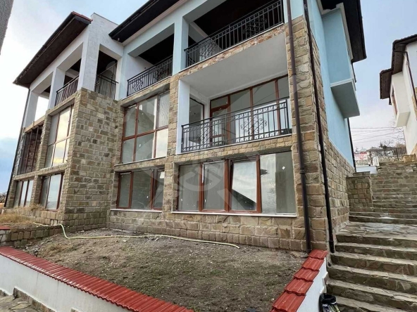 Къща в Варна, м-т Св. Никола - 205 кв.м за 1600 €/кв.м - Снимка #1