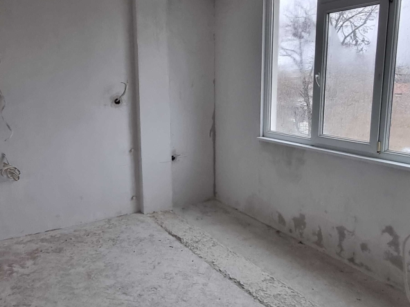 Тристаен апартамент в Разград, Център - 91 кв.м за 1121 €/кв.м - Снимка #1