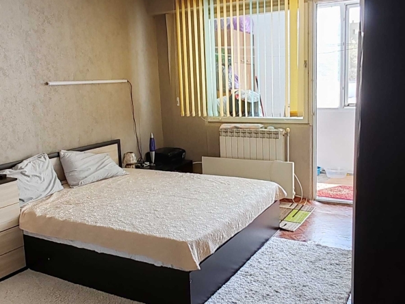 Тристаен апартамент в Сливен, Сини камъни - 74 кв.м за 1068 €/кв.м - Снимка #1