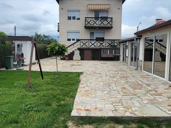 Къща в Казанлък - 430 кв.м за 1128 €/кв.м - Снимка #1