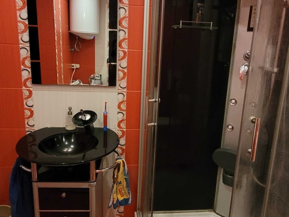 Дава се под наем Четиристаен апартамент в София, Надежда 2 - 92 кв.м за 714 € - Снимка #1