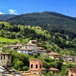 Къща в с. Забърдо, Област Смолян - 540 кв.м за 80 €/кв.м - Снимка #1