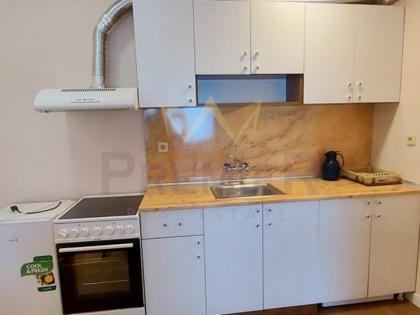 Дава се под наем Двустаен апартамент в к.к. Св.Св. Константин и Елена - 65 кв.м за 51 € - Снимка #1