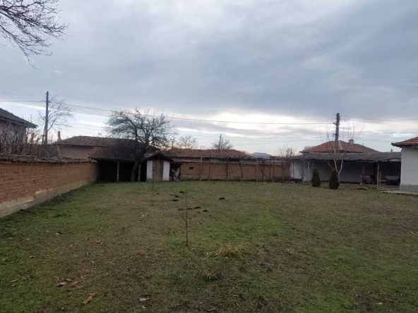 Къща в с. Бегово, Област Пловдив - 243 кв.м за 466 €/кв.м - Снимка #1