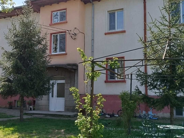 Къща в Ихтиман - 484 кв.м за 917 €/кв.м - Снимка #1