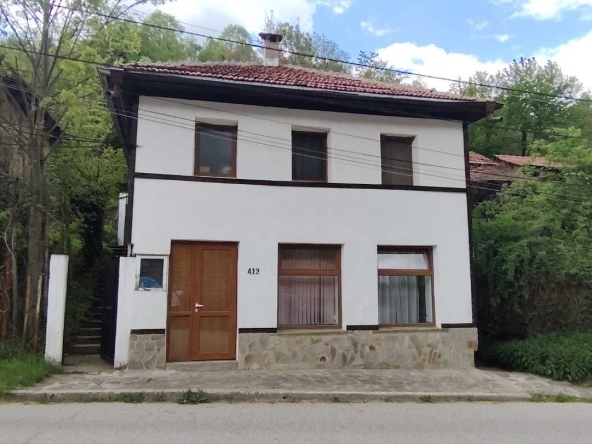 Къща в с. Бели Осъм, Област Ловеч - 304 кв.м за 316 €/кв.м - Снимка #1