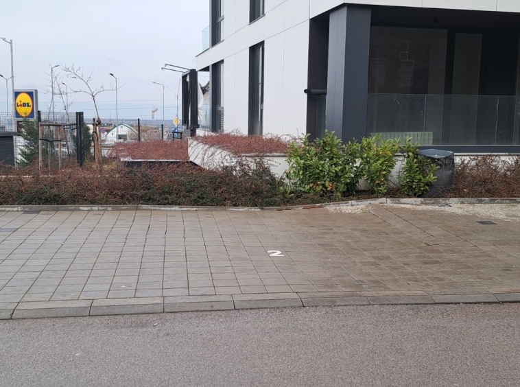 Дава се под наем Гараж / Паркомясто в София, Драгалевци - 14 кв.м за 79.56 € - Снимка #1