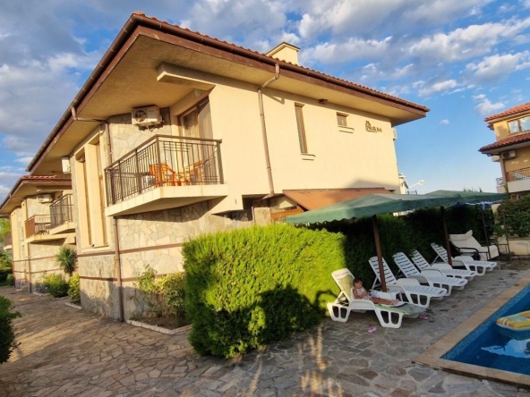 Дава се под наем Къща в Созопол - 100 кв.м за 5984.34 € - Снимка #1