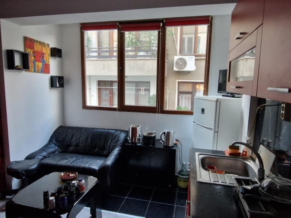 Дава се под наем Едностаен апартамент в Бургас, Център - 61 кв.м за 214.2 € - Снимка #1