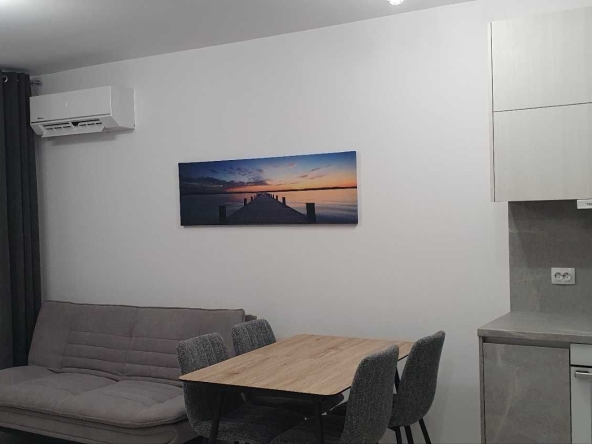 Дава се под наем Двустаен апартамент в к.к. Св.Св. Константин и Елена - 60 кв.м за 850 € - Снимка #1