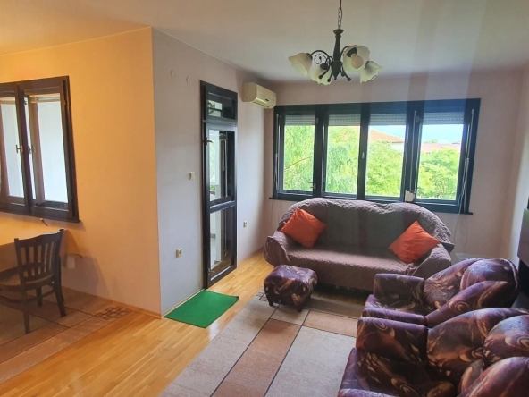 Дава се под наем Тристаен апартамент в Пловдив, Каменица 2 - 120 кв.м за 650 € - Снимка #1