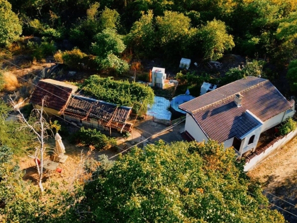 Къща в Плевен, Индустриална зона - 230 кв.м за 1131 €/кв.м - Снимка #1