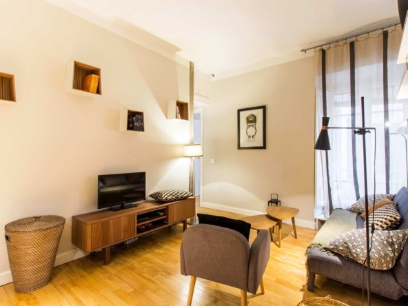 Дава се под наем Двустаен апартамент в София, Център - 67 кв.м за 459 € - Снимка #1