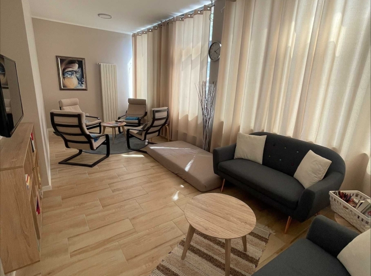 Дава се под наем Офис в София, Красно село - 15 кв.м за 178.5 € - Снимка #1