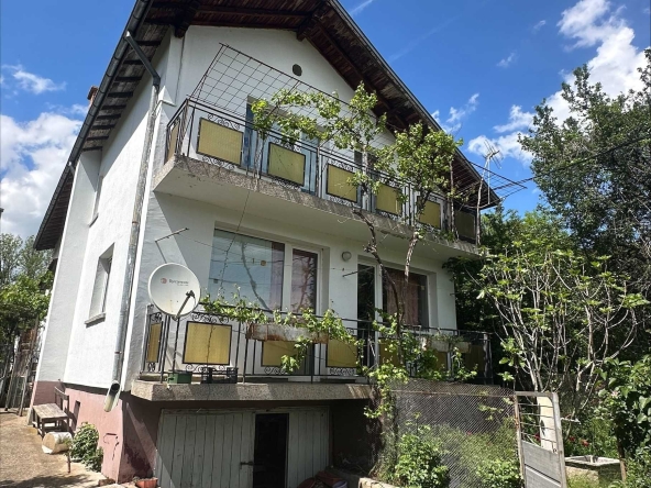 Къща в с. Бегуновци, Област Перник - 200 кв.м за 750 €/кв.м - Снимка #1