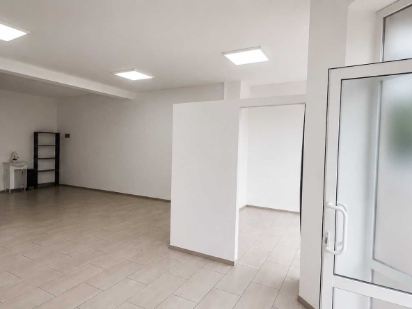Дава се под наем Магазин в Пловдив, Мараша - 80 кв.м за 797.64 € - Снимка #1