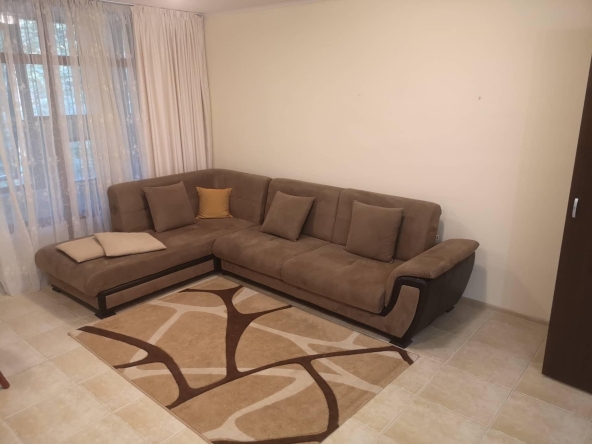 Дава се под наем Двустаен апартамент в Бургас, Център - 85 кв.м за 459 € - Снимка #1