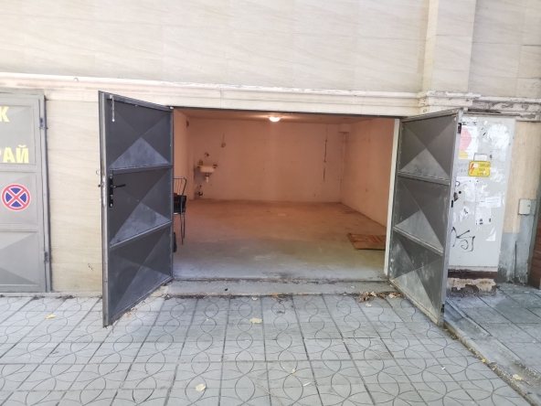 Дава се под наем Гараж / Паркомясто в Варна, Автогара - 27 кв.м за 142.8 € - Снимка #1