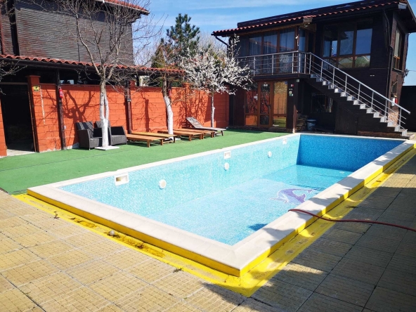 Дава се под наем Зала за събития в с. Гюльовца, Област Бургас -  кв.м за 498.27 € - Снимка #1