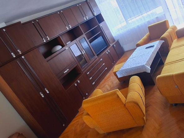 Дава се под наем Четиристаен апартамент в Хасково, Любен Каравелов - 112 кв.м за 204 € - Снимка #1