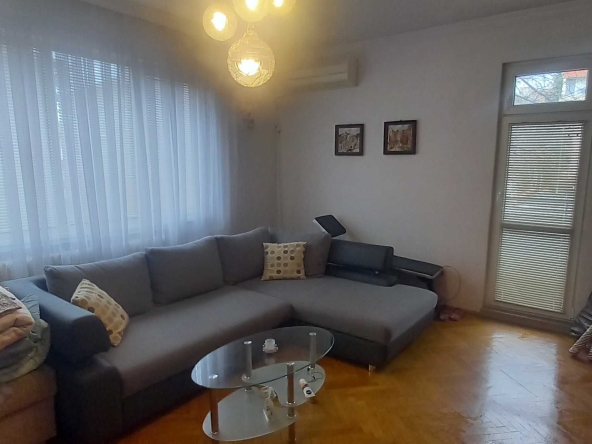 Дава се под наем Тристаен апартамент в Пловдив, Каменица 1 - 100 кв.м за 488.58 € - Снимка #1