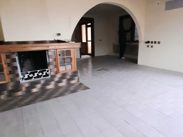 Етаж от къща в Омуртаг - 110 кв.м за 746 €/кв.м - Снимка #1