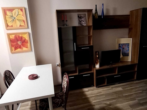 Дава се под наем Едностаен апартамент в Велинград - 45 кв.м за 204 € - Снимка #1