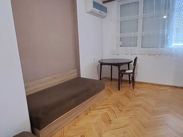 Дава се под наем Двустаен апартамент в Пазарджик, Идеален център - 56 кв.м за 214.2 € - Снимка #1