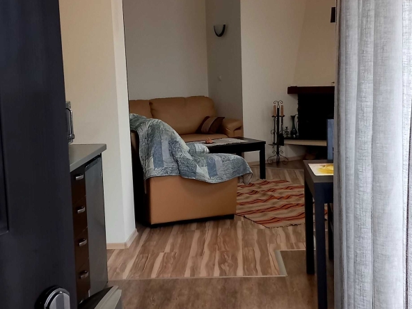 Дава се под наем Тристаен апартамент в Банско - 90 кв.м за 561 € - Снимка #1