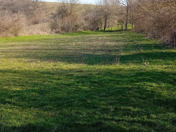 Парцел в Варна, Базар Левски - 1380 кв.м за 3 €/кв.м - Снимка #1