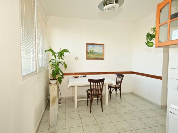 Тристаен апартамент в Перник, Изток - 98 кв.м за 1531 €/кв.м - Снимка #1