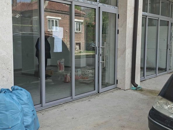 Дава се под наем Магазин в Пазарджик, Ябълките - 51 кв.м за 997.05 € - Снимка #1