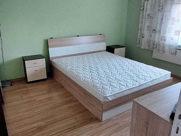 Дава се под наем Тристаен апартамент в Добрич, Кралска зона - 60 кв.м за 306 € - Снимка #1