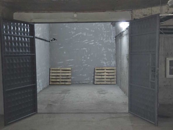 Дава се под наем Гараж / Паркомясто в Велико Търново, Бузлуджа - 25 кв.м за 119.34 € - Снимка #1