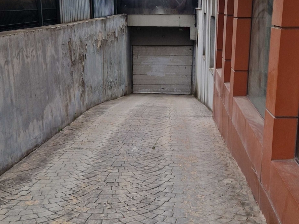 Дава се под наем Гараж / Паркомясто в София, Павлово - 30 кв.м за 100 € - Снимка #1