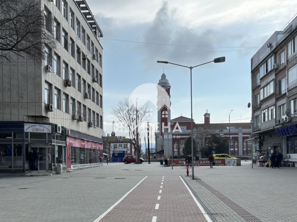 Хотел в Варна, ЖП Гара - 450 кв.м за 1134 €/кв.м - Снимка #1