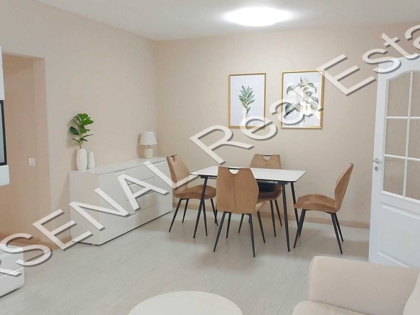 Дава се под наем Тристаен апартамент в София, Център - 100 кв.м за 1000 € - Снимка #1